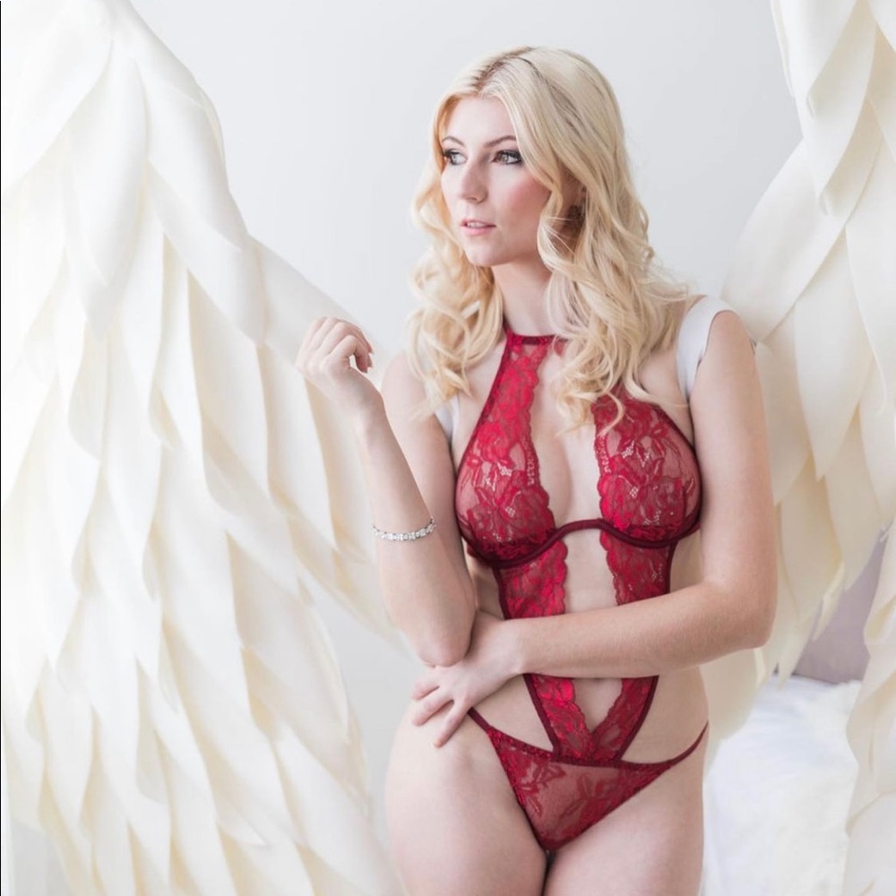 La SENZA Red Lace Halter Teddy Bodysuit - Picture 2 of 2